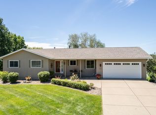 200 Country Club Dr, Lewiston, MN 55952