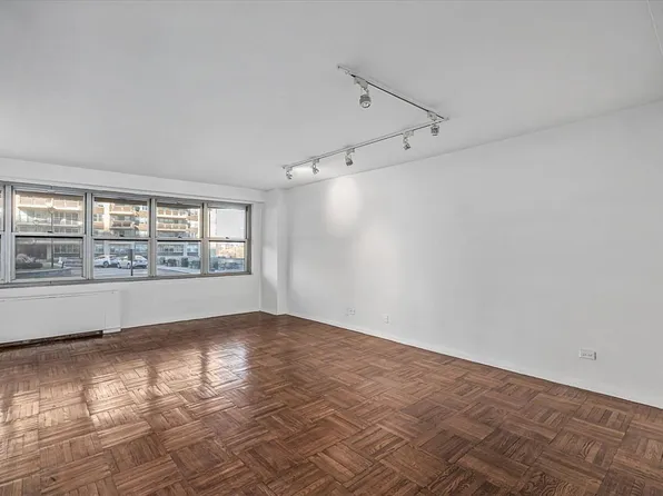 18-05 215th St #1S, Queens, NY 11360