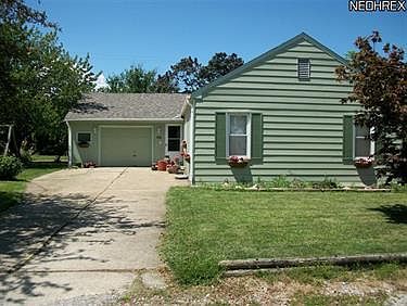 2nd image of 302 Woodridge Rd