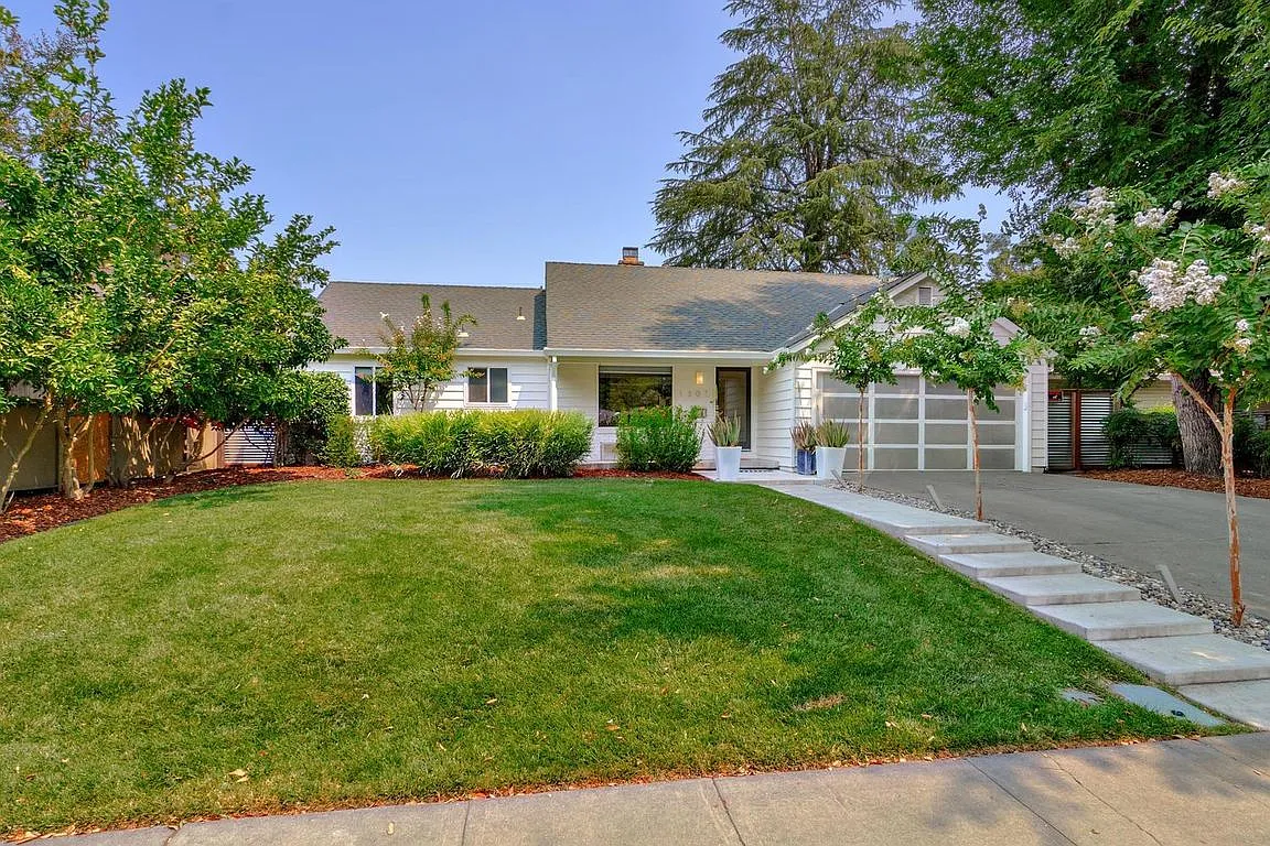 1207 Harvard Dr photo 1