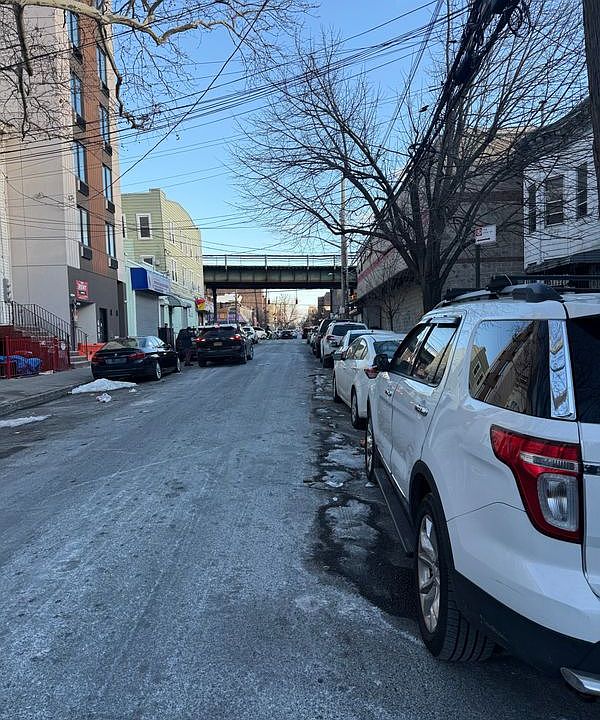 1st image of 680 E 223rd St #2