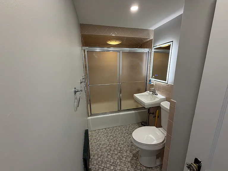 19-21 Maple St #3 — Photo 4