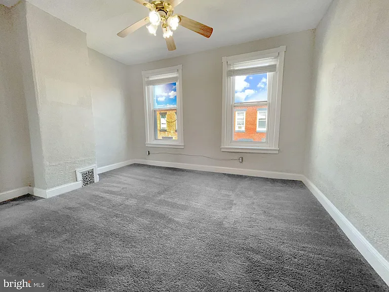1528 S Hollywood St — Photo 11