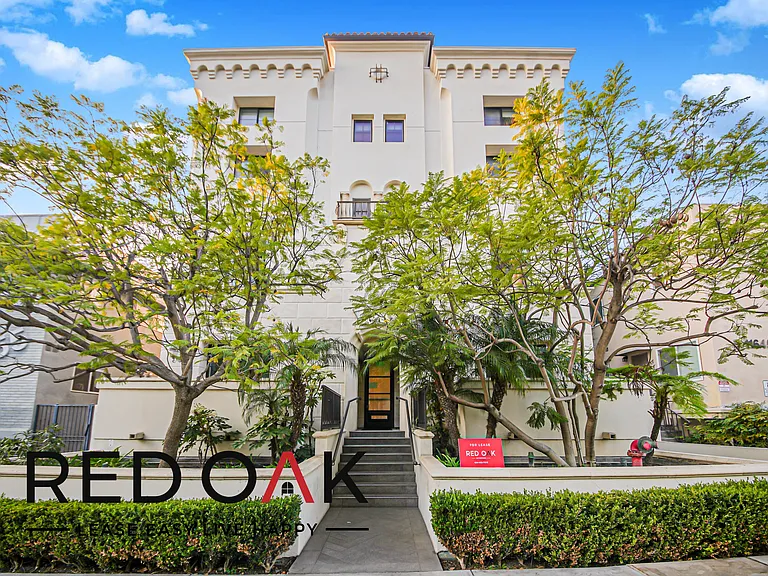 Acacia Apartments — Photo 1