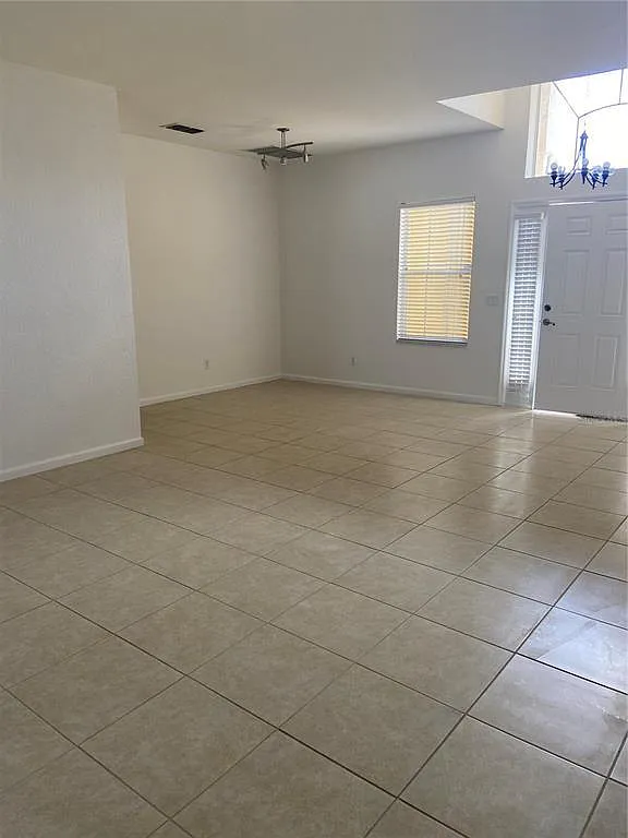3 bed, 1796 sqft, $2,500 — Photo 4