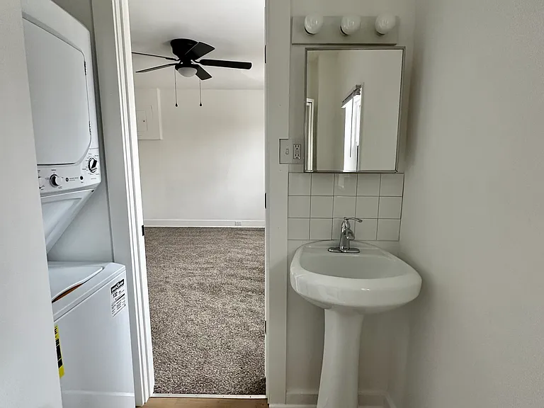 22 Estelle St #1/2 — Photo 6