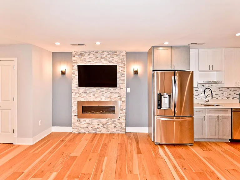 541 Quincy St NW #B — Photo 8