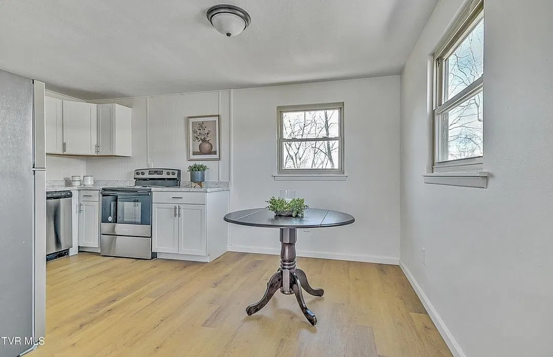 3 bed, 960 sqft, $1,400 — Photo 4