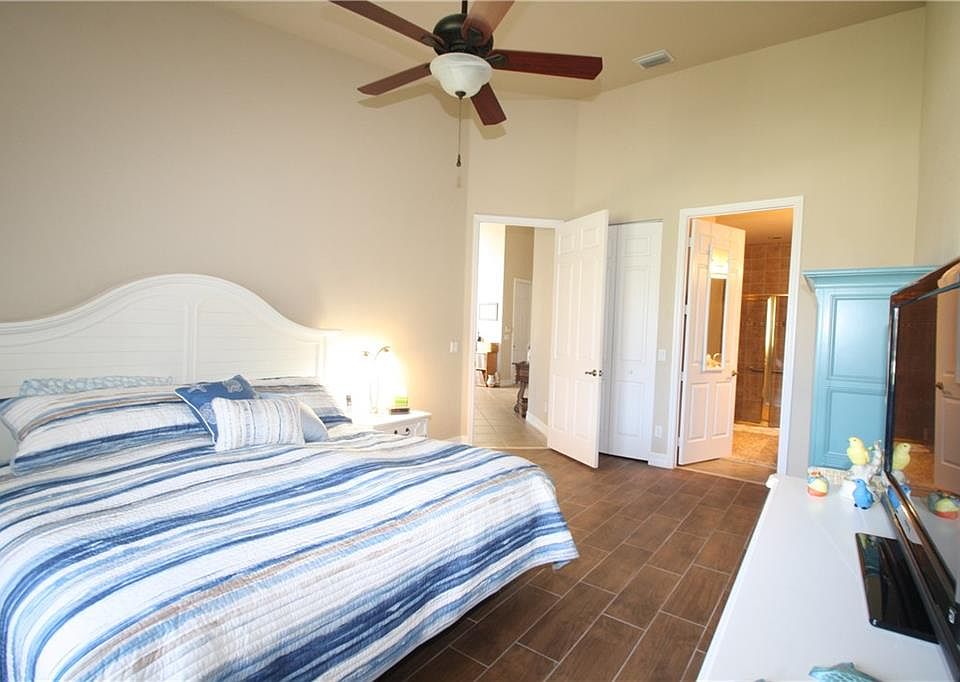 1st image of 6535 Oxford Cir