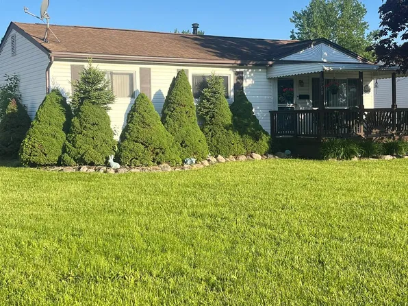 31543 Devos Ct, New Haven, MI 48048