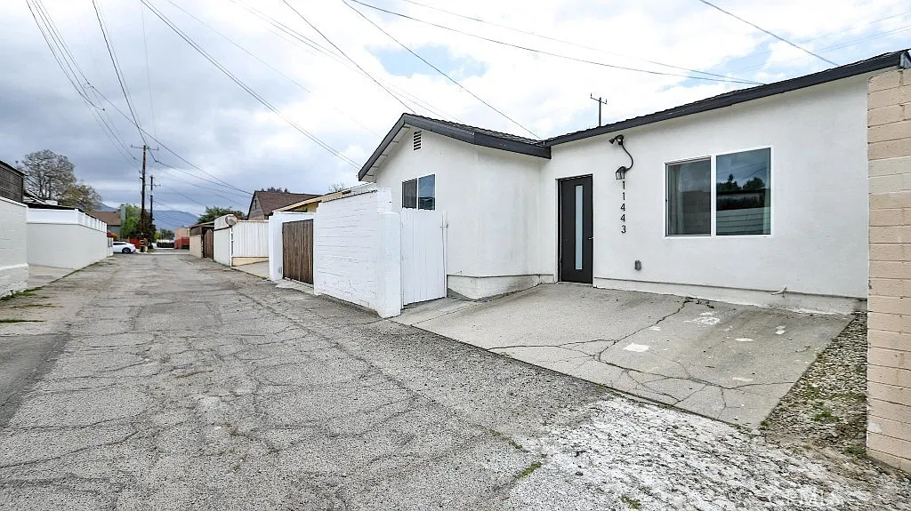 3 bed, 1200 sqft, $3,500 — Photo 1