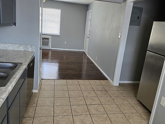 2nd image of 1807 Caddo St #C