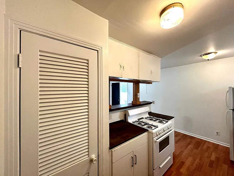 3304 Tom Green St #B — Photo 9