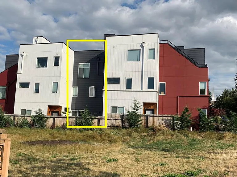 3422 Renton Pl S — Photo 4
