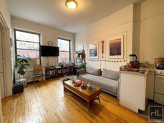 1st image of 251 W 72nd St #5