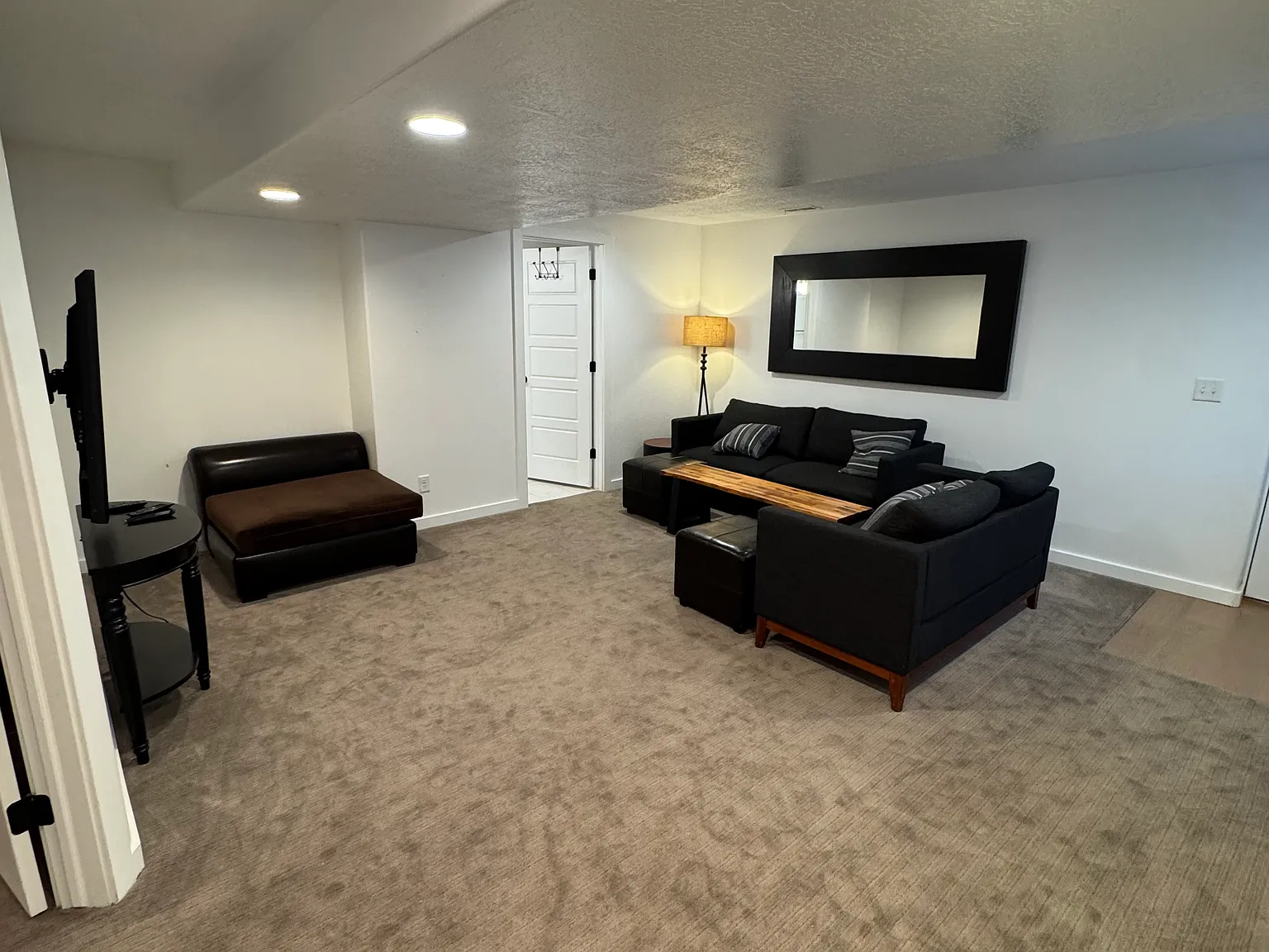 4 bed, 3.5 bath, 2324 sqft, $1,600 — Photo 2
