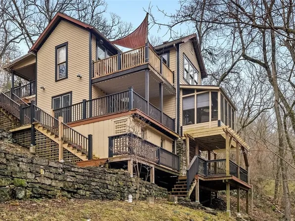 24 Flint St, Eureka Springs, AR 72632