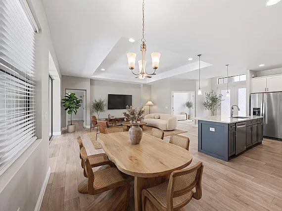 4 bed, 2400 sqft, $2,800 — Photo 4