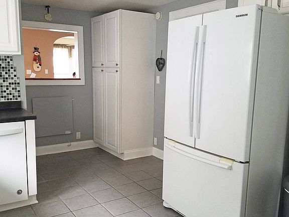 5th image of 51 Meadowlawn Ave