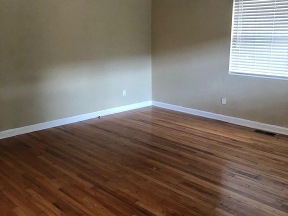 3rd image of 248 Gables Ct