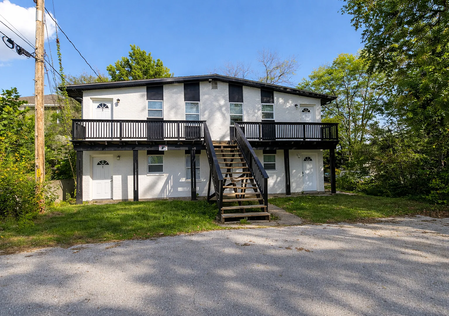 Charming One-Bedroom Apartment: Walking Distance to All Three College Campuses — Photo 1