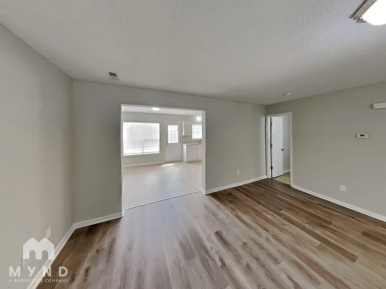 1219 Hunter Forest Ct — Photo 11