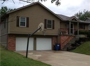 5580 McCormick Dr, Shawnee, KS 66226