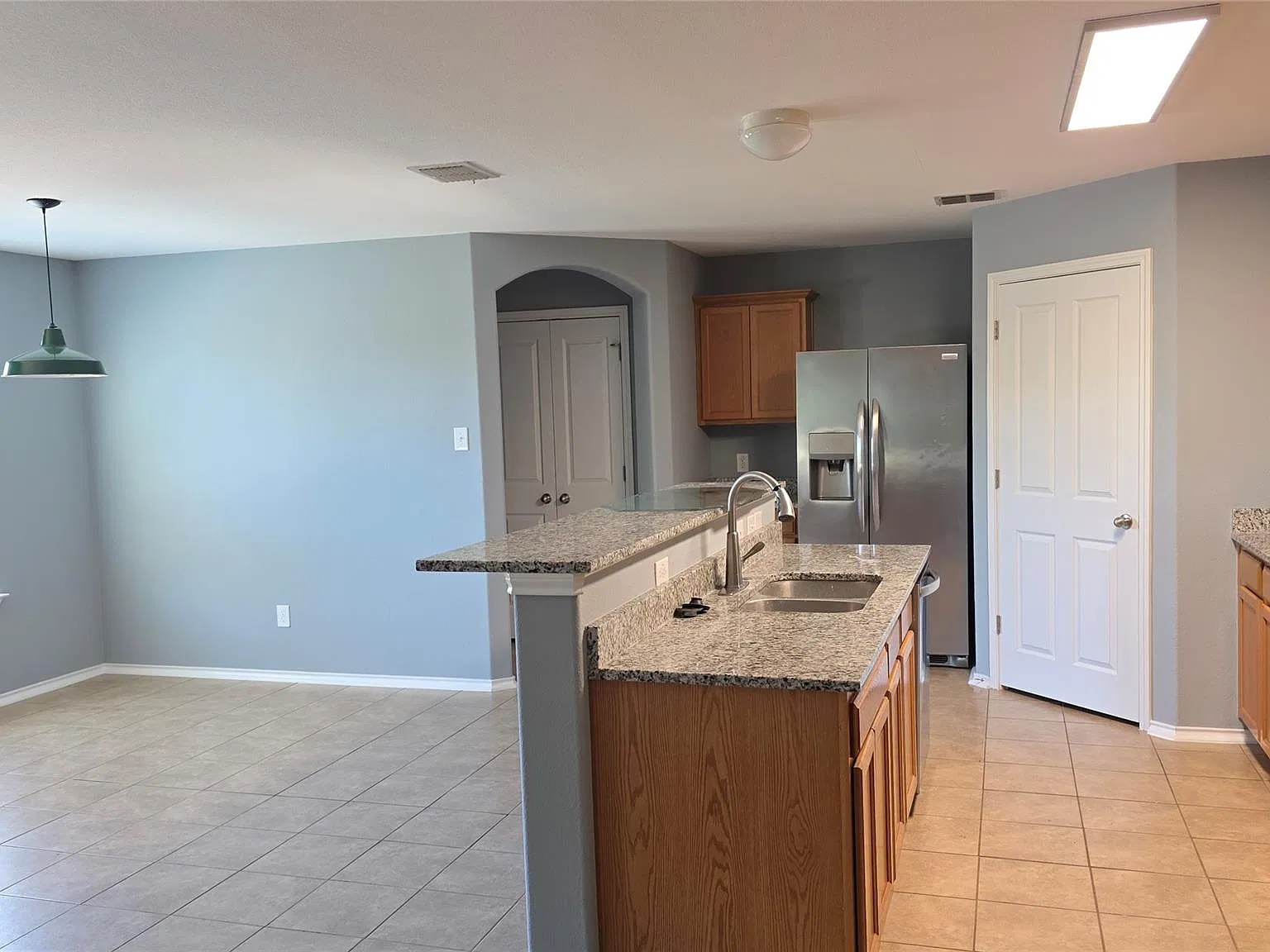 4 bed, 2.5 bath, 1842 sqft, $2,200 — Photo 2
