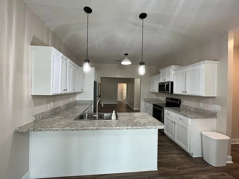 407 Tradewind Trl — Photo 3
