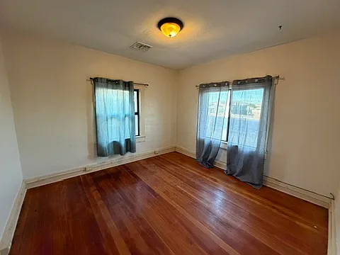213 Oak St - 1 — Photo 3
