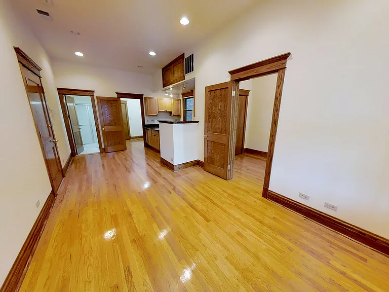 1139 W Webster Ave #3R — Photo 2