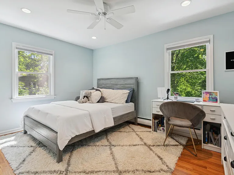 204 Deerfield Ln — Photo 18