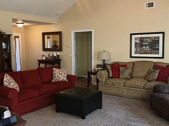 5th image of 136 Sandalwood Cir