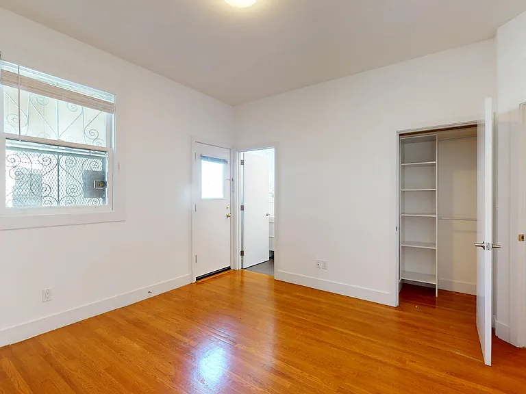 1433 Clay St #15 — Photo 16