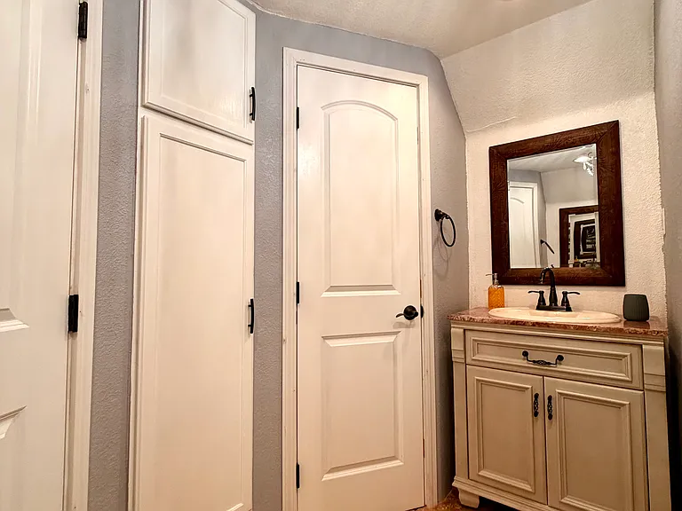 218 Baylor Cir — Photo 15