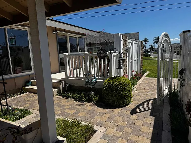 8169 Deauville Dr — Photo 4