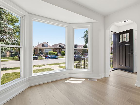 3rd image of 3250 N Olcott Ave