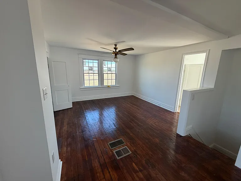 860 King William Rd — Photo 5