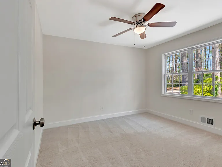 140 Mary Freeman Rd — Photo 34