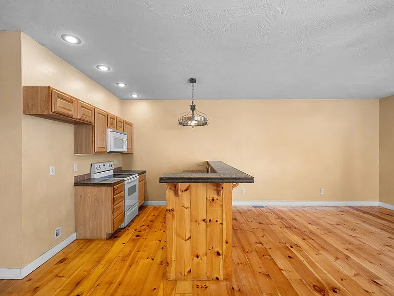 1543 S Tuscany Ct — Photo 7