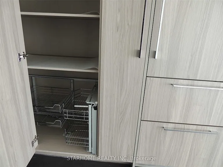 95 McMahon Dr #1606 — Photo 11