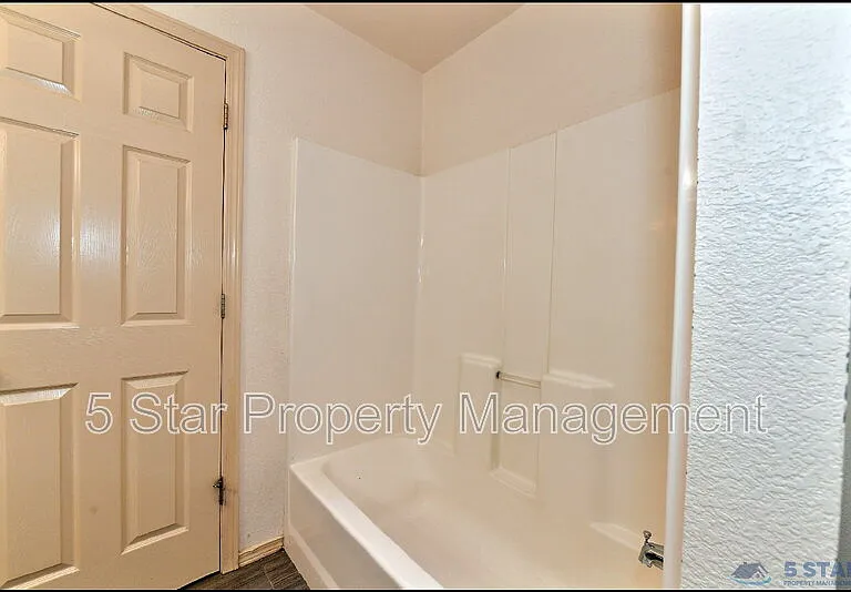 804 Margarita St — Photo 33