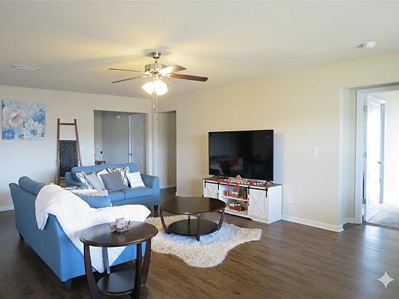 3rd image of 413 Arbury Ln