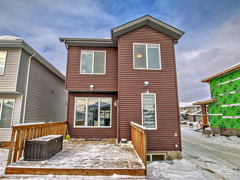 173 Cavanagh Cmn SW — Photo 41