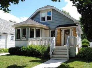8329 Gridley Ave, Wauwatosa, WI 53213