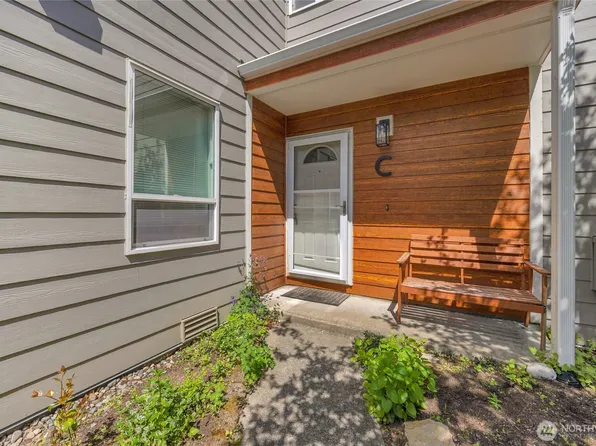 8425 25th Avenue SW #C, Seattle, WA 98106