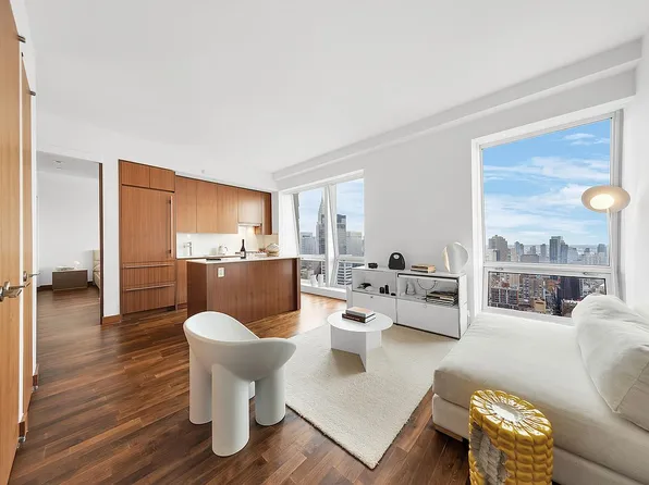 400 5th Ave APT 42B, New York, NY 10018