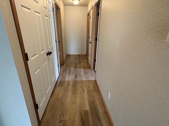 4th image of 107 SW Rock Garden Ln
