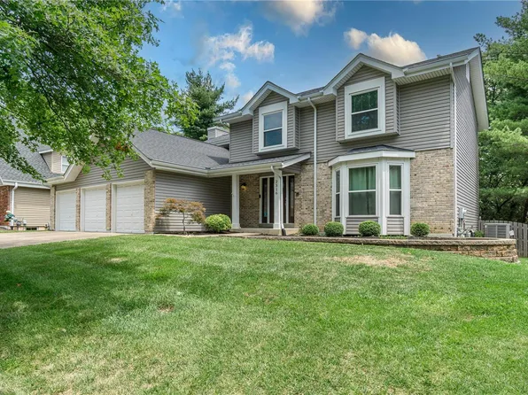 2316 Forest Leaf Pkwy, Ballwin, MO 63011