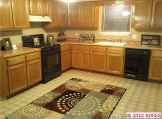 13913 S Hickory Pl, Glenpool, OK 74033